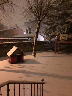 Neige dans la cours de récré